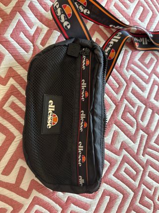 Riñonera Ellesse negra