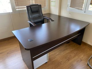 Escritorio madera marrón