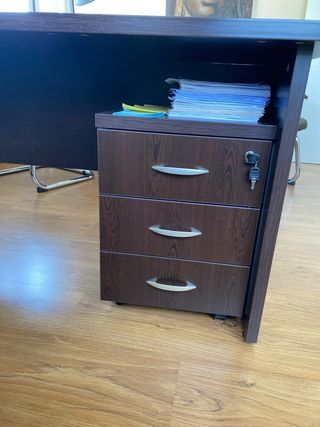 Escritorio madera marrón