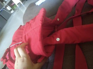 Mochila portabebés roja