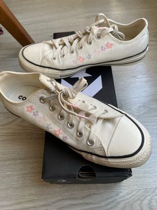 Converse blancas 39 - Flores bordadas