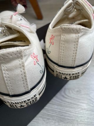 Converse blancas 39 - Flores bordadas