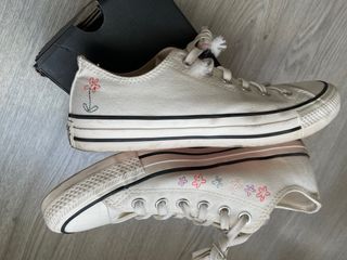 Converse blancas 39 - Flores bordadas