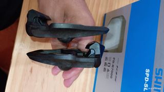 Pedales Shimano 105 R7000 SPD-SL