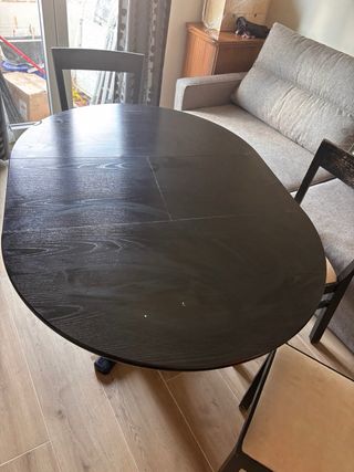 Urge Mesa redonda extensible negra y sillas