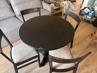 Urge Mesa redonda extensible negra y sillas