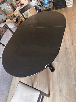 Urge Mesa redonda extensible negra y sillas