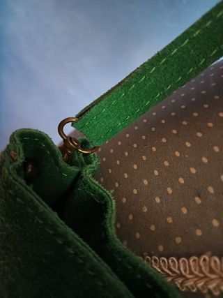 Bolso bandolera verde ante