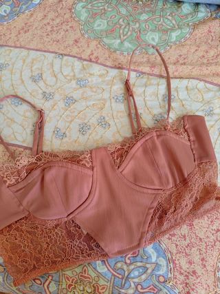 Top Bershka encaje marrón - Talla S