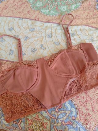 Top Bershka encaje marrón - Talla S