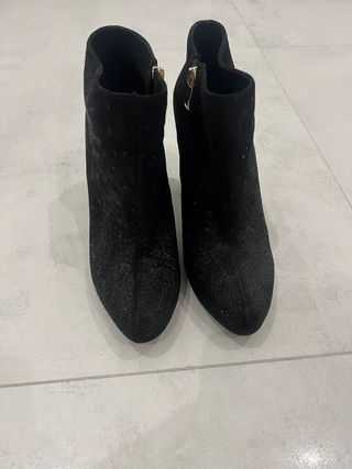 Botines negros tacón