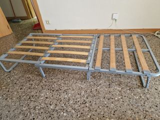 Cama plegable gris metal y madera