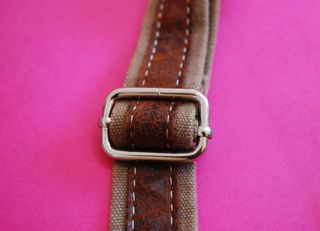 Borsa tracolla con scarpe