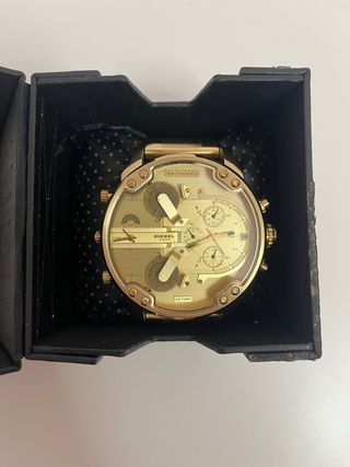 Reloj Diesel dorado