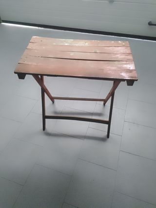 Silla plegable madera y 2 mesas
