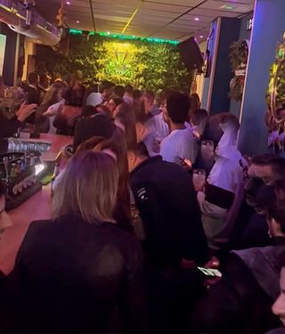 Bar con licenciade musica en vivo - Sevilla centro