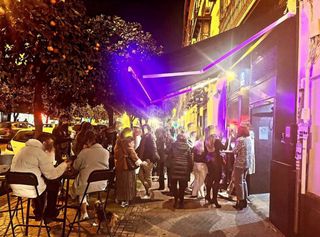 Bar con licenciade musica en vivo - Sevilla centro