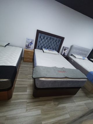 Cama matrimonial con cabecera