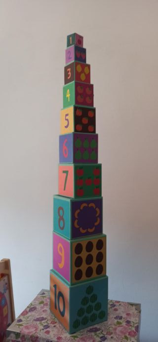 2 puzzles madera y  1 torre encajable cartón duro
