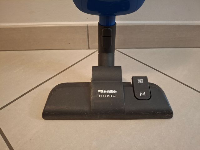 Miele Parkett - Scopa Elettrica