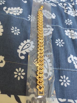 Pulsera de Lujo con replicas exactas de diamantes.