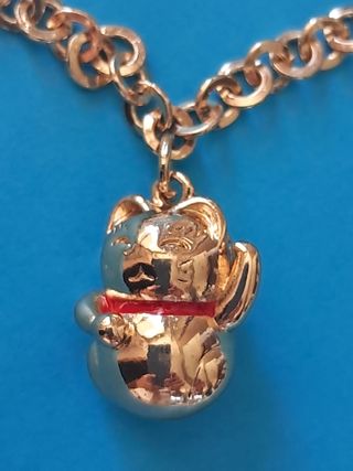 Pulsera charms dorada - Gato, Matrioska, Torre Eif