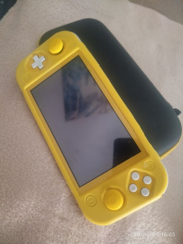 Nintendo Switch Lite amarilla