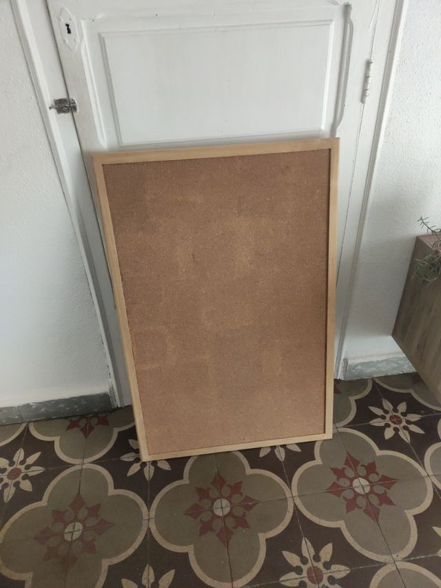 Tablón de corcho con marco de madera