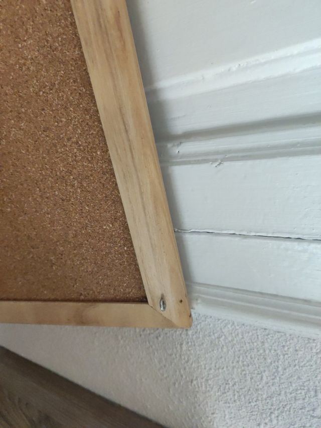 Tablón de corcho con marco de madera