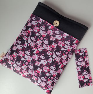 Funda protectora libros Kuromi