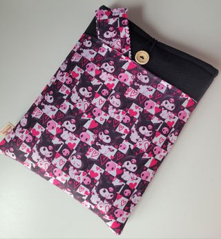 Funda protectora libros Kuromi