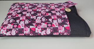 Funda protectora libros Kuromi