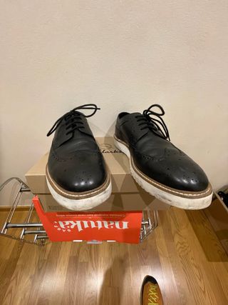 Zapatos Clarks negros brogue