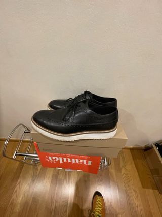 Zapatos Clarks negros brogue