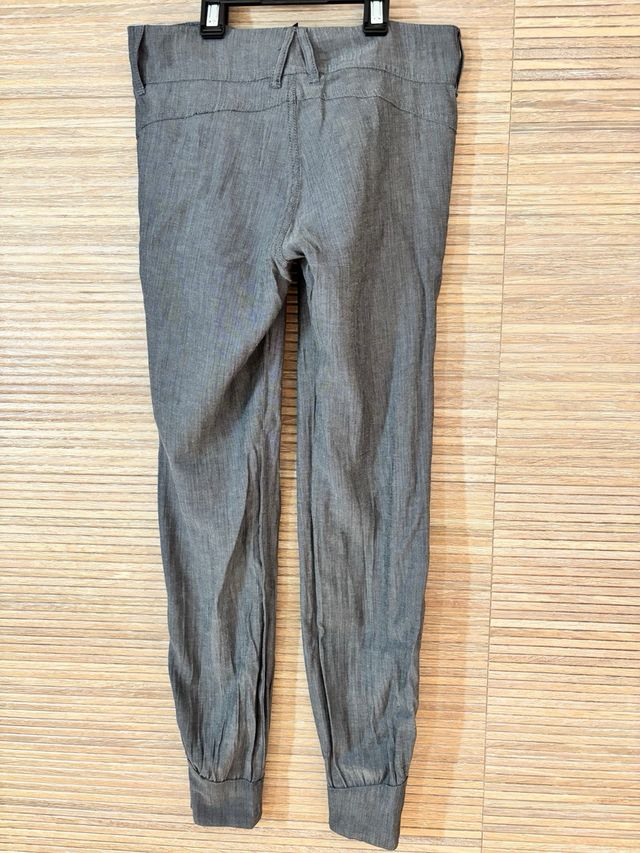 Pantalones grises