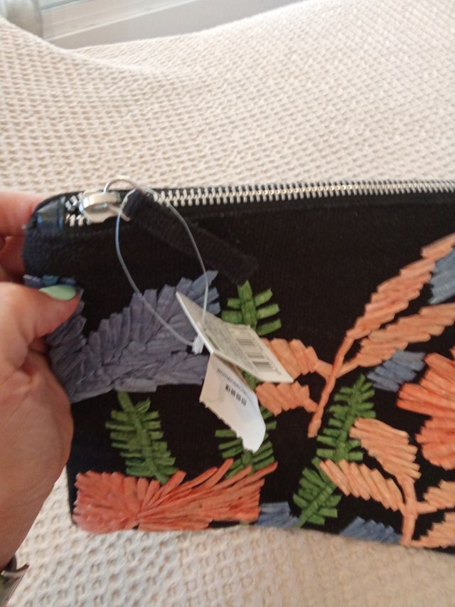 Bolso mano bordado - nuevo