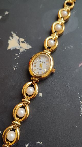 Reloj elegante con perlas y rhinestones 
