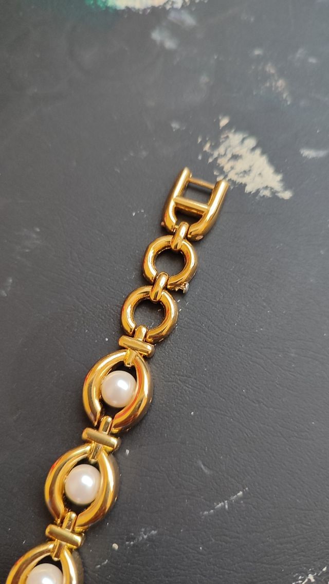 Reloj elegante con perlas y rhinestones 