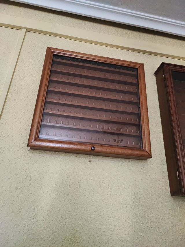 Vitrina madera dedales