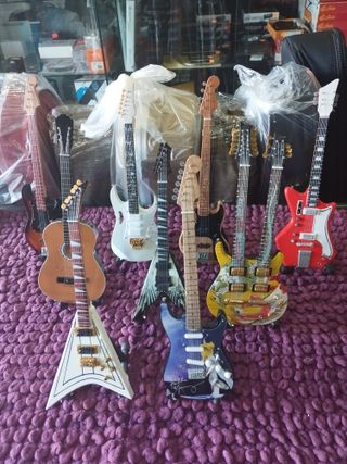 (Nuevas) Miniaturas Guitarras, Bajos (Decoracion)