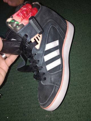 Zapatillas Adidas altas, talla 7 US