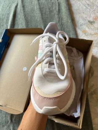 Adidas Retropy Sneakers - Rosa y Blanco