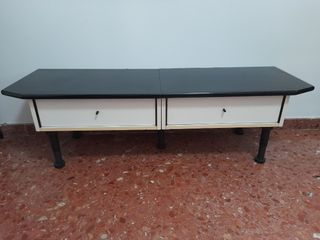 Mueble TV retro blanco y negro