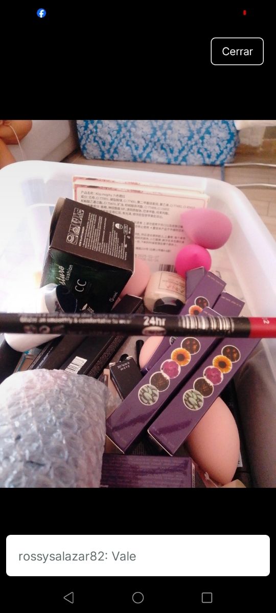 Lápices labiales rojos y rosas