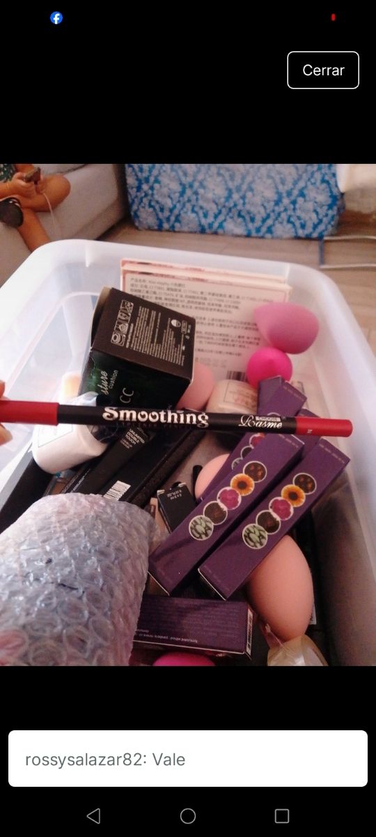 Lápices labiales rojos y rosas