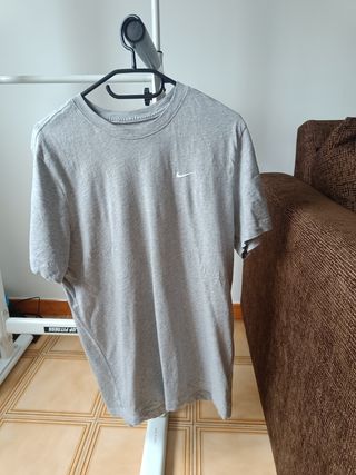 Camiseta Nike gris talla M