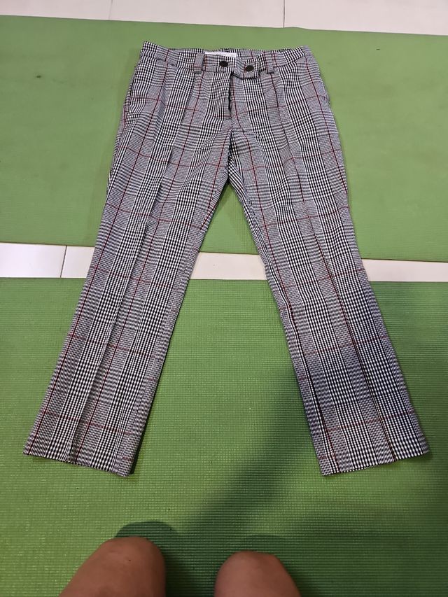 Pantalón Mango cuadros rojo-negro, talla 36