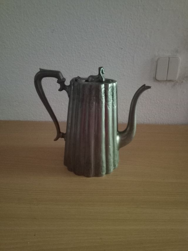 Jogo de Chá em Estanho - 4 peças + 1 bandeja