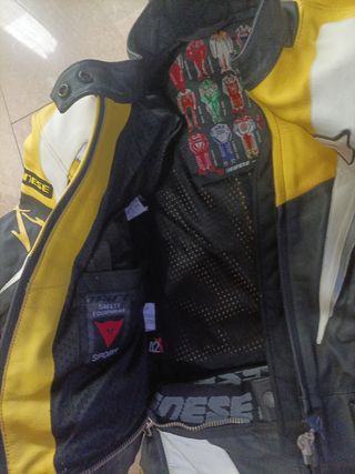Mono moto DAINESE cuero negro-amarillo