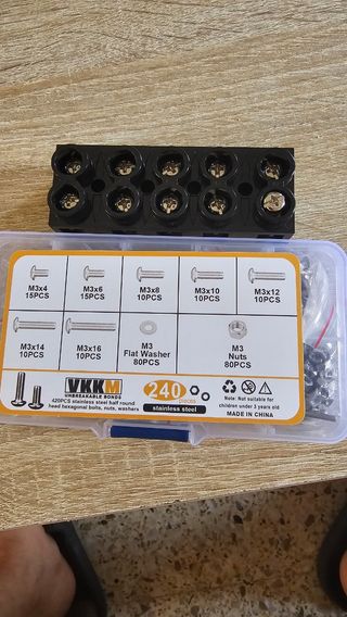 Kit Tornillos VKKM - 240uds + Conector